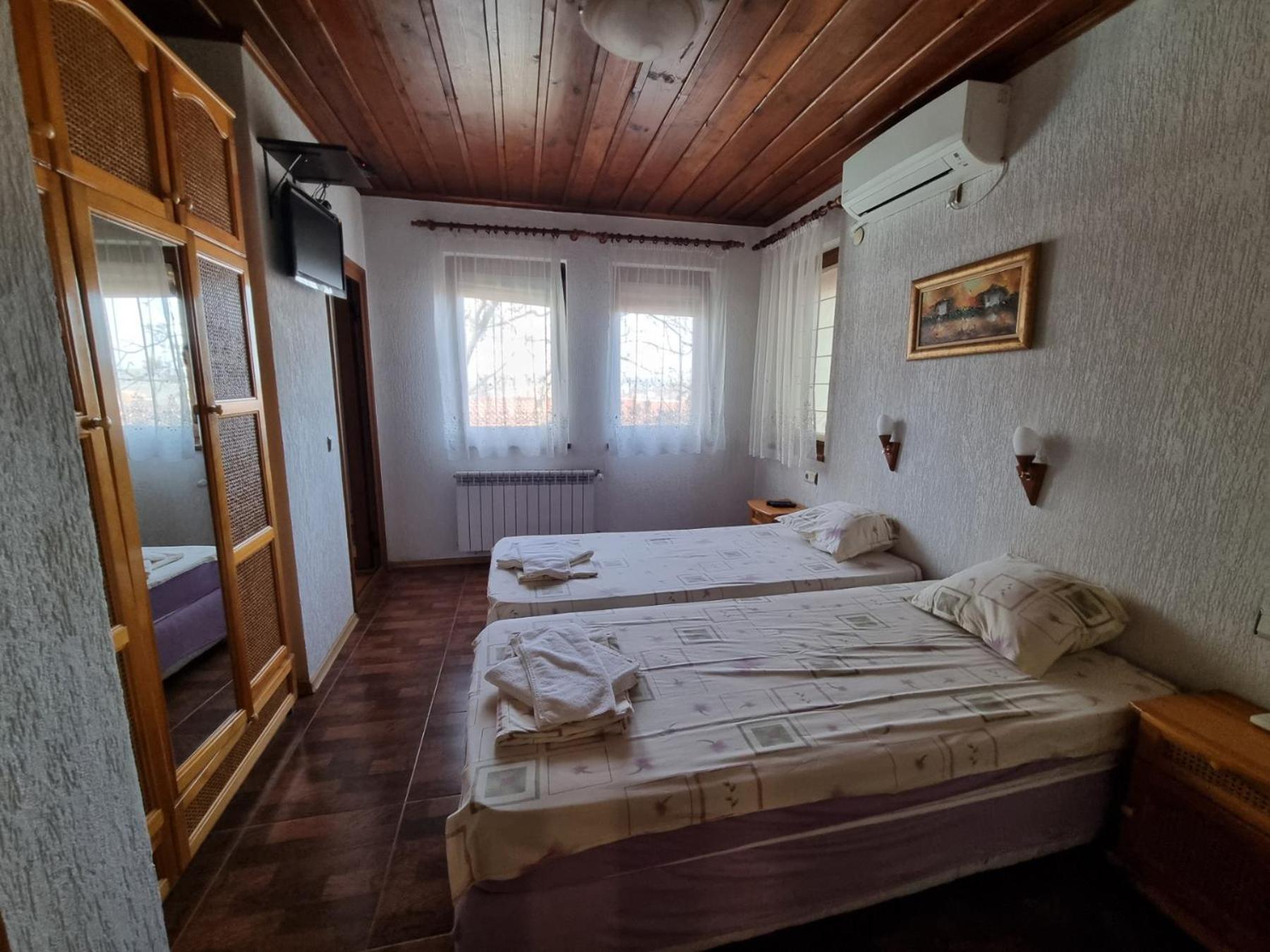 Къща За Гости Билдникс Malko Turnovo Exterior photo